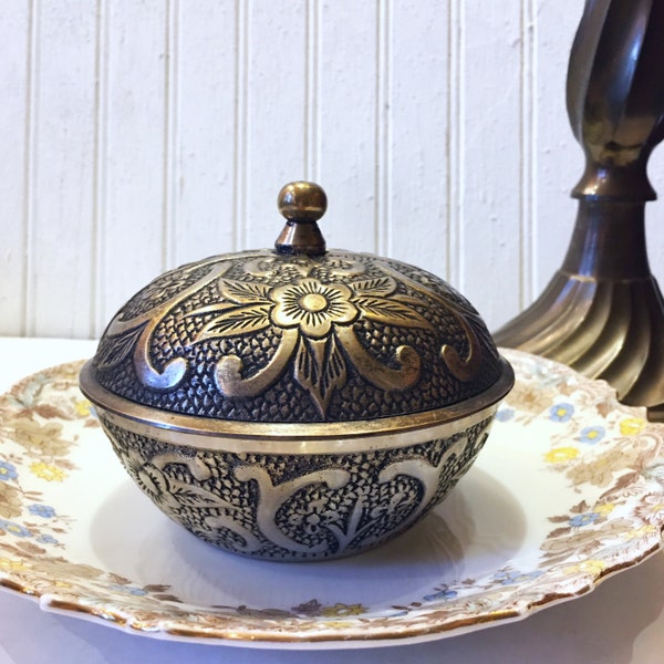 Vintage embossed jewelry box/silver plated lidded trinket bowl