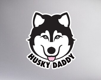Könnte beinhalten: Ein schwarz-weißer Aufkleber mit dem Gesicht eines Husky-Hundes und dem Text "Husky Daddy".