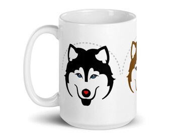 Può includere: Tazza da caffè in ceramica bianca con una grafica di un muso di husky nero e bianco. Il cane ha gli occhi azzurri e un naso rosso a forma di cuore.