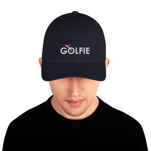 Sombrero Golf Dad Golfie. Letras blancas bordadas, con pin de bandera roja, regalo para golfistas, correa ajustable. ¡Regalo de golf del Día del Padre para papá!
