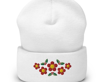 Gorro bordado navideño: flores de acebo y margaritas