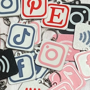 NFC Enabled Social Keychain – Social Media – Compact Keychain – 3D Printed – Facebook, Instagram, TikTok, LinkTree, YouTube, Venmo, Etsy.