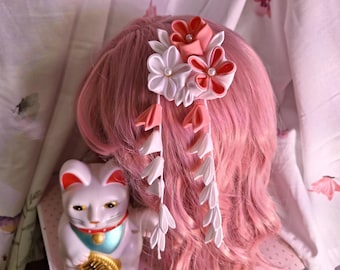 Japanse kanzashi-haarbloem - handgemaakte haarclip - koraalroze, wit