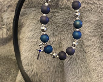 Agate beads stretch bracelet with silver accents and cross