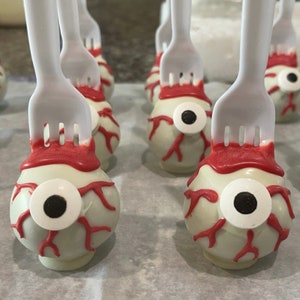 Halloween Eyeball Cakepops image 9