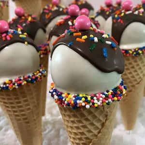 Candy filled Ice Cream Cone Cakepops