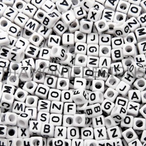 Cuentas de letras del alfabeto en forma de cubo blanco de 6 mm, mezcla de letras aleatorias, para niños