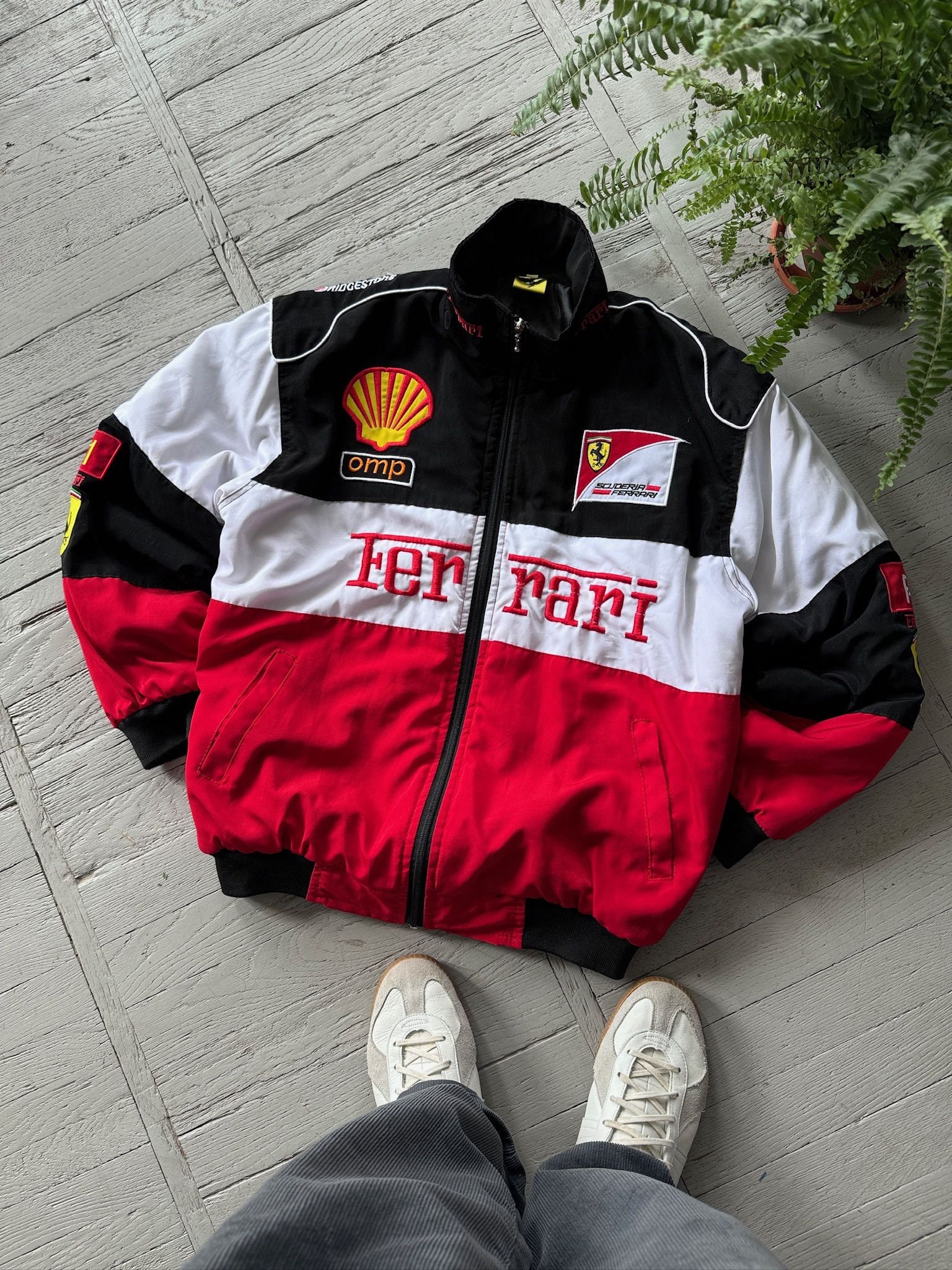 Ferrari バイクジャケット 豪華 黒 赤 F1ジャケット Ferrari バイクジャケット 豪華 黒 赤 F1ジャケット