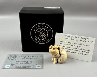 Fragile World Harmony Kingdom Scratching Pig  Figurine FWDL7 England MPS Martin Perry Studio Harmony Kingdom Artists