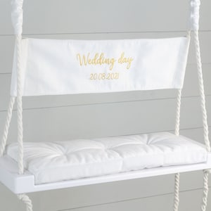 Schaukel, Hochzeitsschaukel, Boho-Hochzeitsschaukel, Minimalistisches Hochzeitsdekor, Fotohintergrund, personalisierte Holzschaukel, Schaukel mit Namen, Geschenk