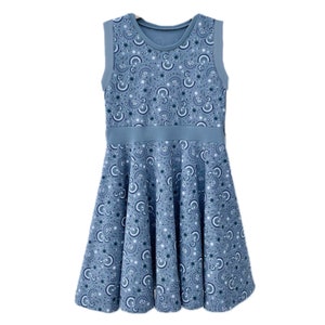 Drehkleid Kleid mit Tellerrock ärmellos Blumen blau
