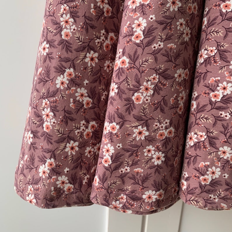 Drehkleid Kleid mit Tellerrock ärmellos Hellmauve Blumen