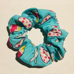 Huevos de Pascua y conejitos scrunchie