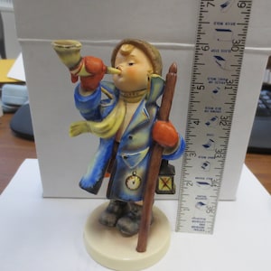 HUM15/0 MI Hummel figurine Hear Ye, Hear Ye – Roundabout Antiques