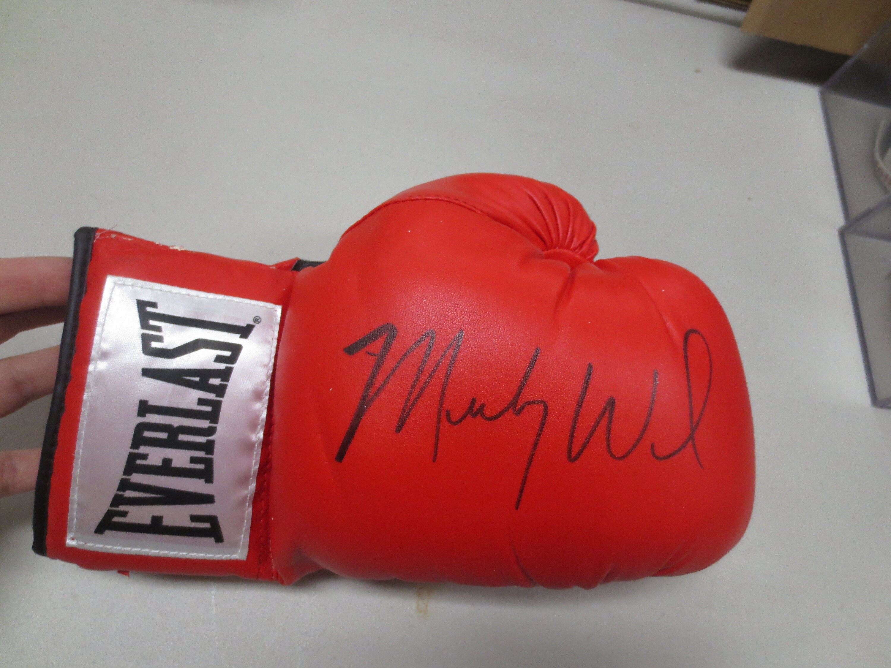 Gant De Boxe Autographié Micky Ward - Everlast Rouge - Années 90 - Avec COA