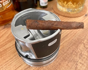 Återvunnet askfat av kolv: Handgjord prydnadssak av bilmotordelar