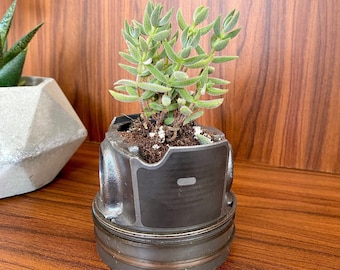 Återvunnen bilkolvsblomkruka: Handgjord modern design