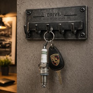 Handgjord tändstiftsnyckelring - Återvunna bildelar - Bilnyckelring bild 3