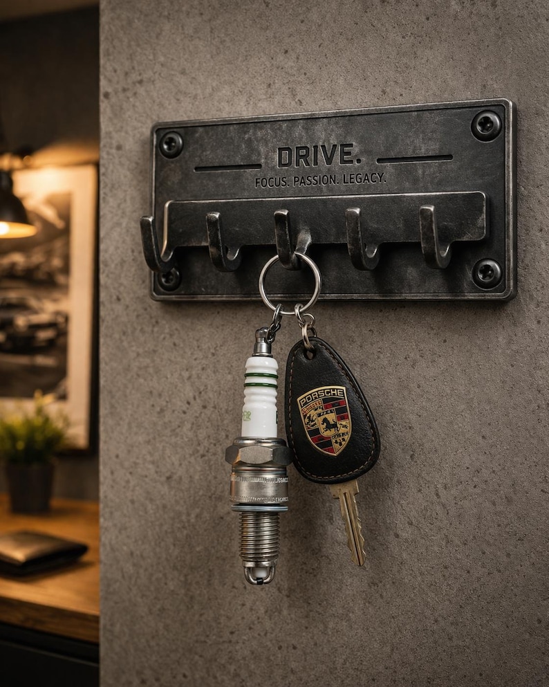 Handgjord tändstiftsnyckelring - Återvunna bildelar - Bilnyckelring bild 3