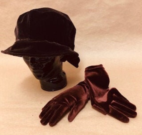 Liz Claiborne Vintage Brown Velvet Hat | Button Detail Liz Claiborne Vintage Brown Velvet Hat | Button Detail | eBay main image 2