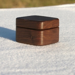 Handmade Black Walnut Ring Box – Engraved Sailboat Keepsake, Wedding & Anniversary Gift, Jewelry Storage for Him or Her