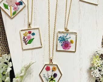 Pressed Flower Necklace, Dried Flower Necklace, Birthday Gift for her, Resin Artwork, Real Flower Necklace, Pressed Flower Art, Gift for Mom