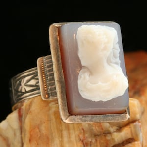 Victorian 10k Gold Sardonyx Cameo Ring: Antique Silhouette Jewelry