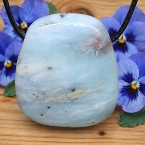 Bellissimo crisopalo magico con un nastro. Ciondolo gioiello CHRYSOPAL, pietra opale, opale andino