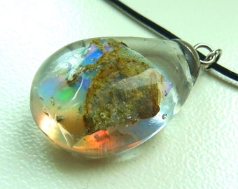 Beautiful Welo opal pendant. Please read the item description!
