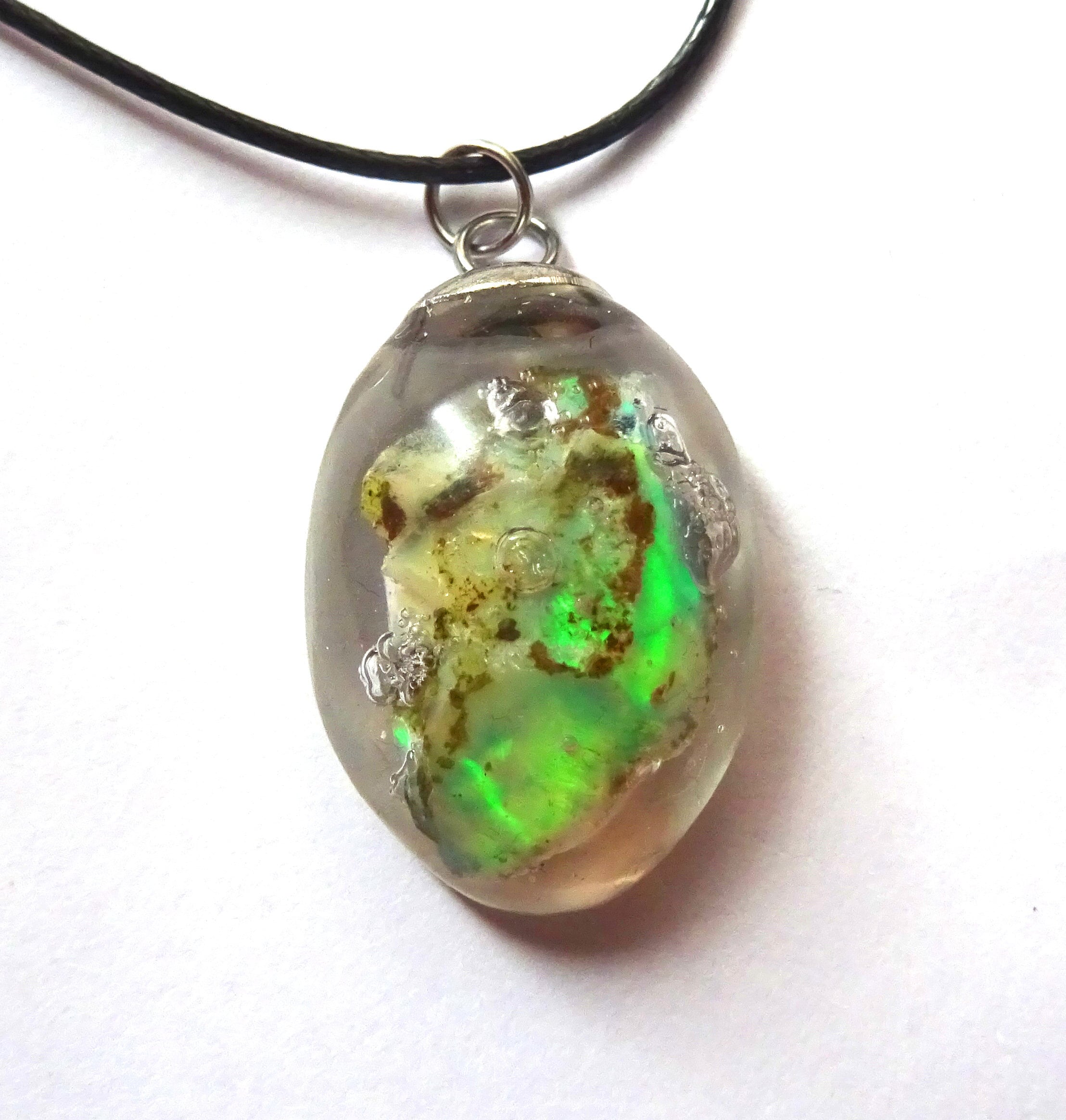 Beautiful Welo opal pendant. Please read the item description!