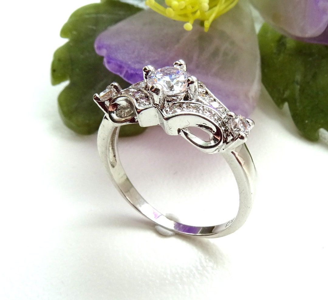 925 Silver Ring, Vintage Style, 15 Zirconia Stones 925 Silver Ring, Vintage Style, 15 Zirconia Stones