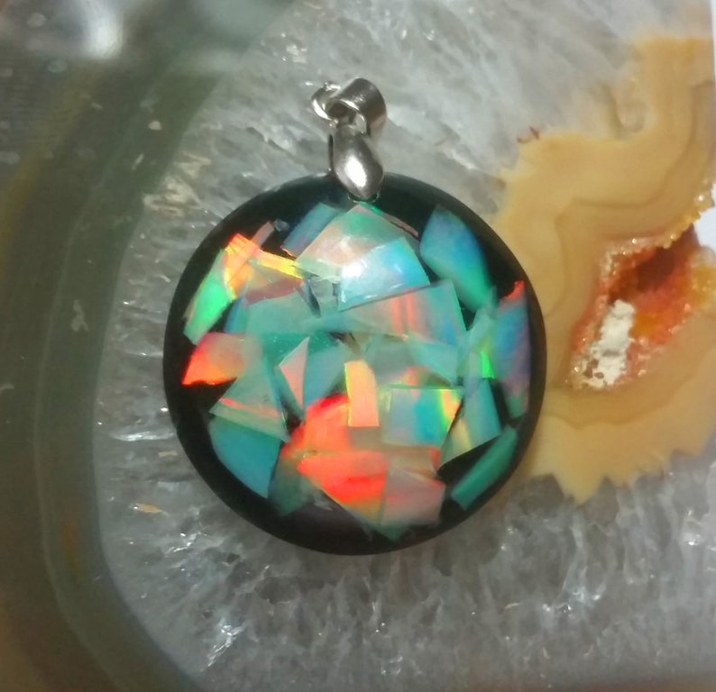 Rainbow synth Opal Chain pendant Round