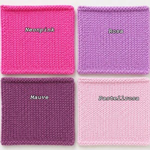May include: Four square knitted fabric swatches arranged in a grid. The top left is neon pink labelled Neonpink, the top right is light purple labelled Rosa, the bottom left is dark purple labelled Mauve, and the bottom right is light pink labelled Pastellrosa.