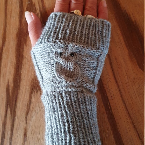 Handgestrickte Armstulpen Eule Stulpen grau Owl Handschuhe fingerlose Handschuhe Pulswärmer