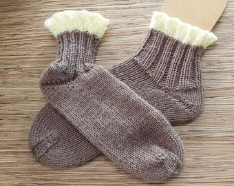 Handgestrickte Socken Rüschensocken Stricksocken Sommersocken Söckchen handgestrickte Socken kurze Socken Wollsocken Socken mit Rüschen