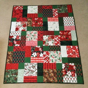 Christmas pinecones and poinsettias Throw Quilt