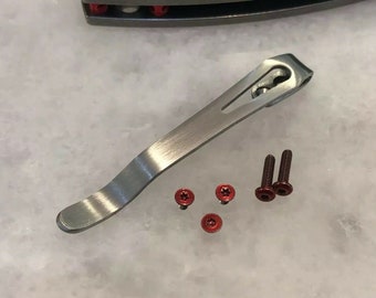 Satin Titanium Deep Pocket Clip Red Screws Impostato per la tolleranza zero - Coltello T0450CF