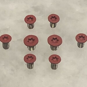 Set viti inox rosso piatto per Spyderco Yojimbo 2 Scale & Pivot - Set di 8 pezzi