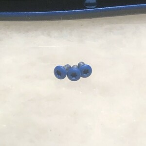 Flache blaue Tasche Clip Schrauben für Benchmade Mini Griptilian 556-1 G10 Messer