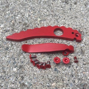 Spyderco Manix 2 G10 用フラットレッドチタンバックスペーサーとディープキャリーポケットクリップ