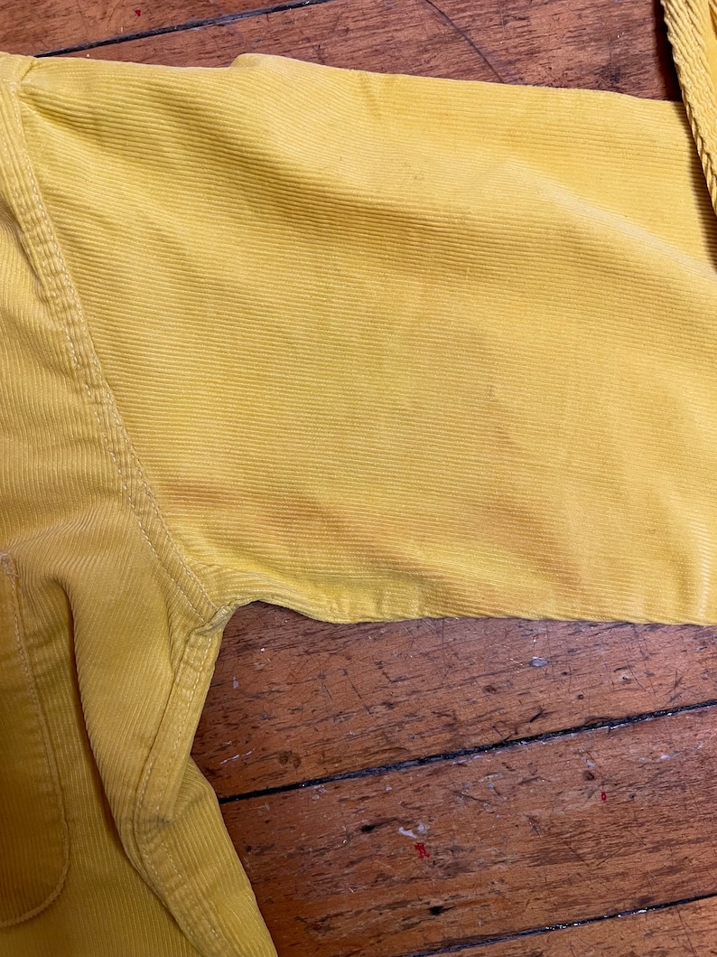 Chemise en velours côtelé jaune vif à col bouclé des années 50 image 6