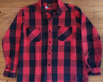 80s Rugged Wear classic red and black checkered plaid vintage flannel cotton button shirt