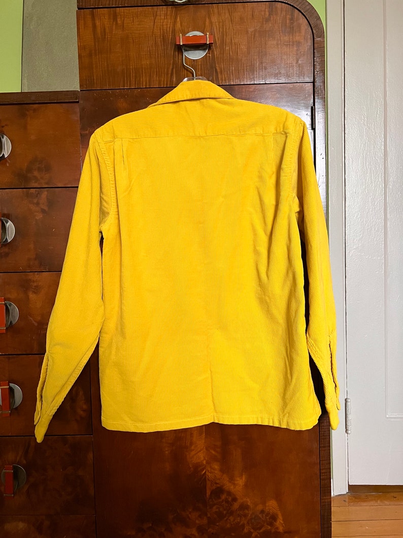 Chemise en velours côtelé jaune vif à col bouclé des années 50 image 4