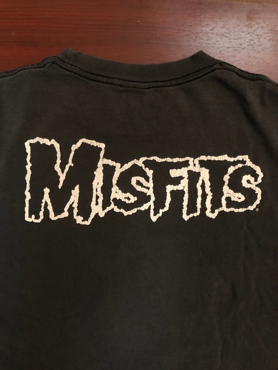 2004 Misfits skull logo with back print vintage t… - image 5