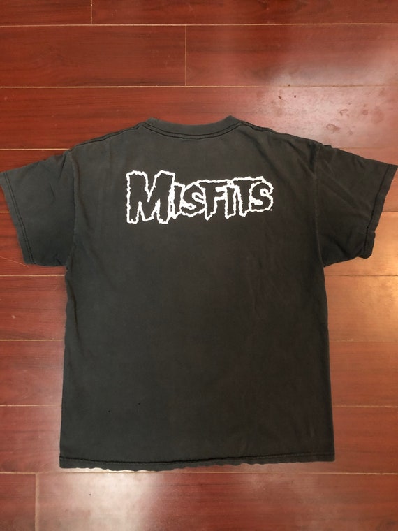 2004 Misfits skull logo with back print vintage t… - image 4