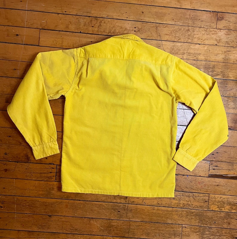 Chemise en velours côtelé jaune vif à col bouclé des années 50 image 2