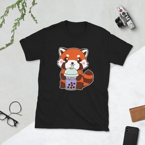 Kawaii Lindo Boba Panda Rojo Oso Amante de los Animales Comida Asiática Foodie Púrpura Taro Ube Bubble Pearl Milk Tea Camiseta Unisex de Manga Corta