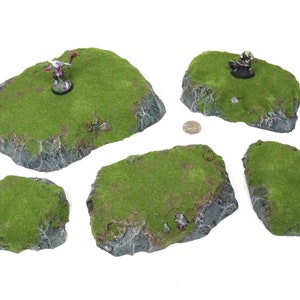 Colinas modulares apilables con terreno herboso (escenografía de tundra premium hecha a mano para juegos de guerra como Warhammer 40k, Age of Sigmar y más)