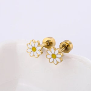 Daisy screw-back earrings, flower earrings, baby earrings, hypoallergenic earrings, girl earrings, daisy flower
