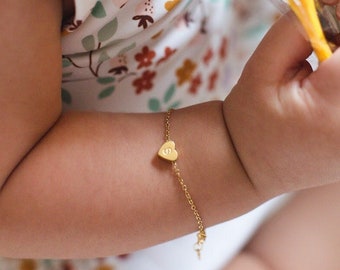 Tiny heart initial bracelet, dainty bracelet, delicate bracelet, sister gift, bridesmaid gift, child bracelet, simple gold bracelet